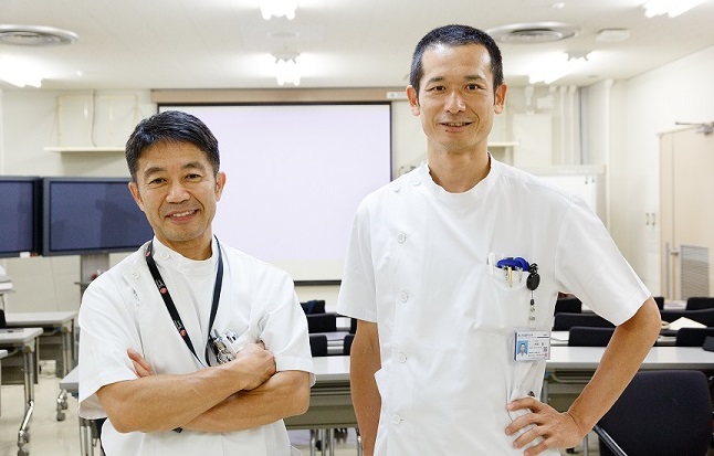 左：松山教授　右：医局長 大和